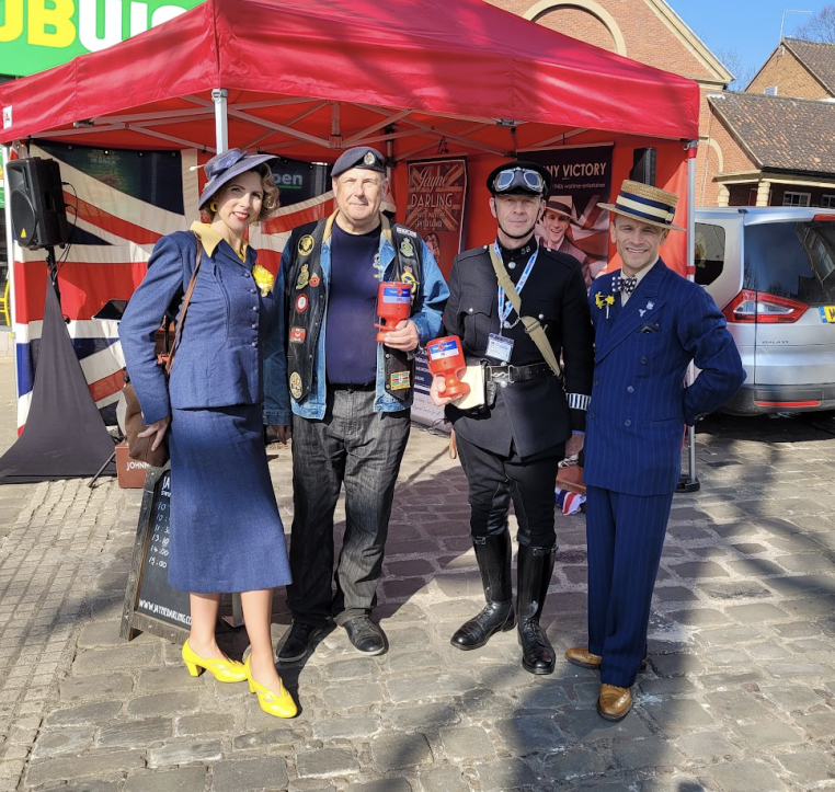 JAYNE DARLING AND JOHNNY VICTIRY PERFORM AT CHESTERFIELD 1940S MARKET